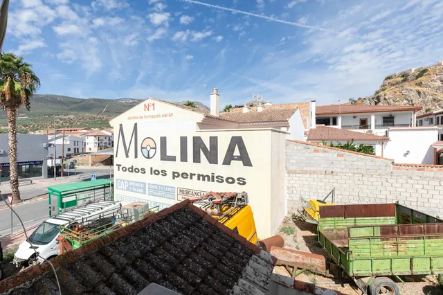 ¡OPORTUNIDAD EN ÍLLORA! Amplia casa adosada con parking y zonas verdes ✨ — 17
