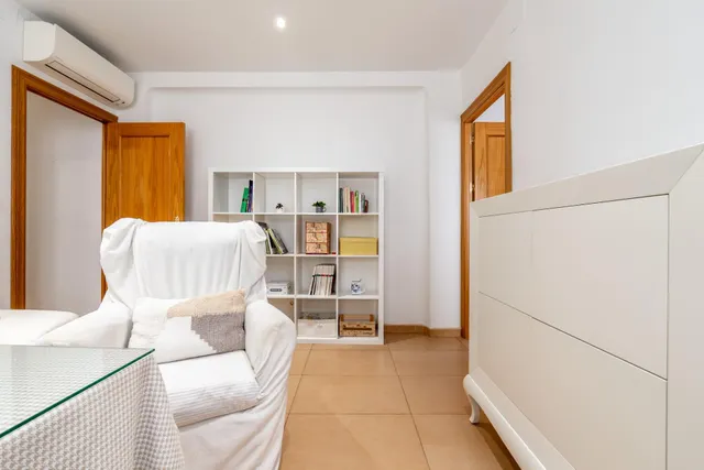 Piso de 87 m2 con 3 dormitorios en Pedro Antonio de Alarcón 27, junto a Recogidas — 30