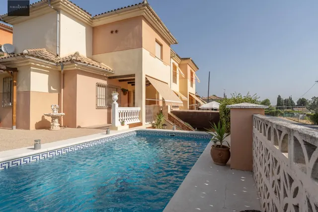 EXCLUSIVA VIVIENDA CON PISCINA PRIVADA EN URBANIZACIÓN "EL TORREÓN" EN ALBOLOTE. — 2