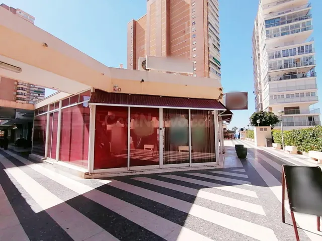 Oportunidad Única: Amplios Locales Comerciales en Playa Leva