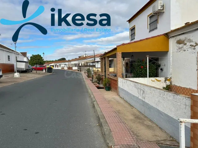 Venta de casa adosada en Tharsis, Huelva. — 2