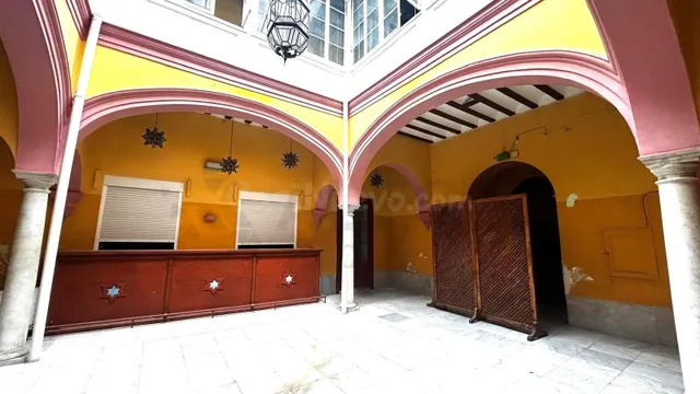 PROPIEDAD EMBLEMÁTICA EN EL CENTRO DE JEREZ - foto 2