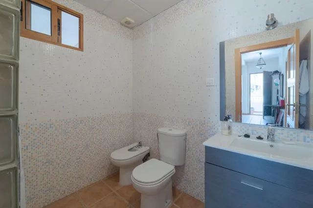 GRAN PARCELA CON VIVIENDA UNIFAMILIAR, 3 APARTAMENTOS, PISCINA Y VISTAS PANORÁMICAS EN PADUL (GRANADA) — 1.430 m2 DE TERRENO — 41