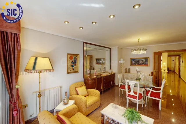 Bonito piso, para entrar a vivir con 4 habitaciones, 2 baños - foto 2