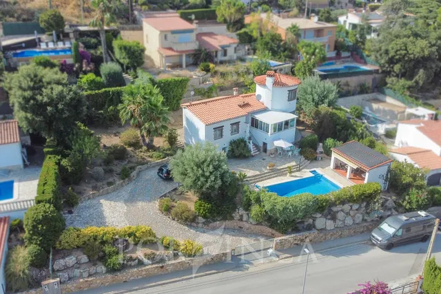 Villa con piscina privada, jardín y vistas al mar y montaña  - foto 2