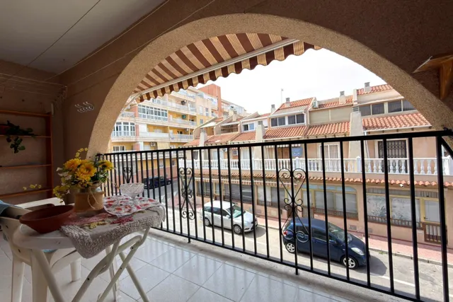 Estupendo apartamento con amplia terraza y piscina comunitaria, idoneo como vacacional, rodeado de todos los servicios — 16