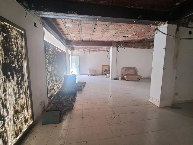 LOCAL EN VENDA BARRIO POBLE SEC — 3