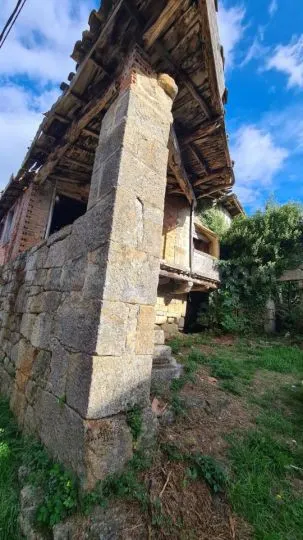OPORTUNIDAD! CASA EN VENTA CON TERRENO PARA REFORMAR EN NOGU - foto 2