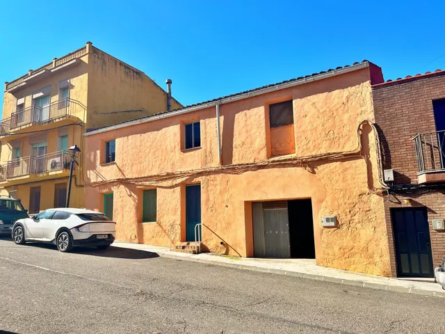 Casa de 350 m2 en el centro de Alfara de Carles (Los Puertos