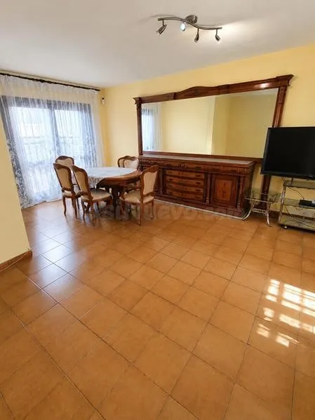 CASA ADOSADA CON UN EMPLAZAMIENTO ÚNICO EN CENTRO ESTEPONA