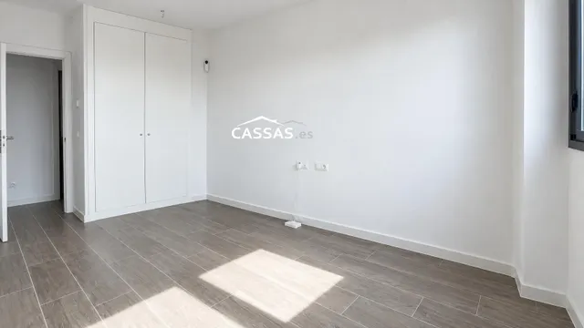 ALOVERA - Obra nueva. Ático con terraza de 10 m2, 3 habitaciones, 3 baños, 2 plazas de garaje, Trastero y piscina. — 40