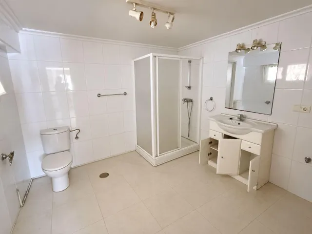 CASA LLENA DE POSIBILIDADES A UN PASO DEL MAR.- — 8