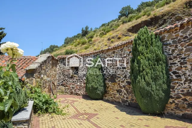 FABULOSA CASA DE PIEDRA TOTALMENTE REFORMADA — 57