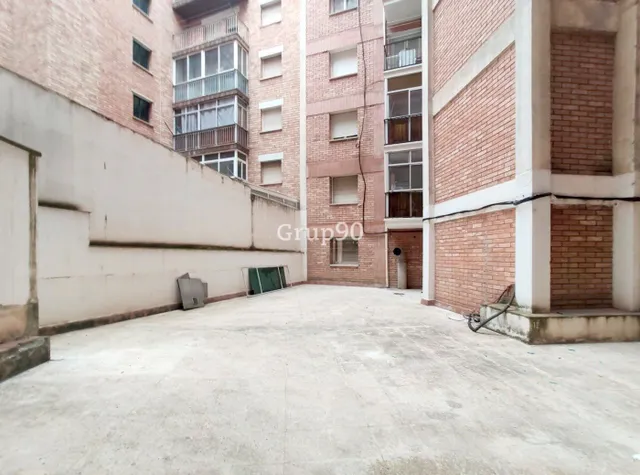 3 LOCALES COMERCIALES EN  ZONA INSTITUT — 47