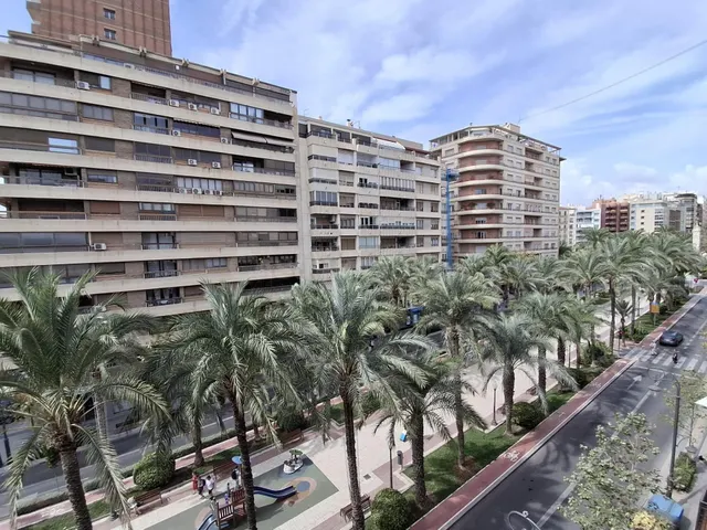 SE ALQUILA PRECIOSA Y REFORMADA VIVIENDA DE 4 DORMITORIOS - PASEO DE SOTO ALICANTE — 2