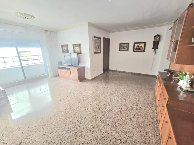 Gran piso con garaje incluido en Burjassot – 4 habitaciones 