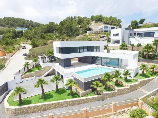 Impresionante villa moderna en una ubicación privilegiada con vistas al mar — 22