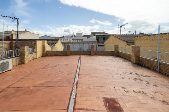 CASA EN PLENO CENTRO DE ARMILLA — 29