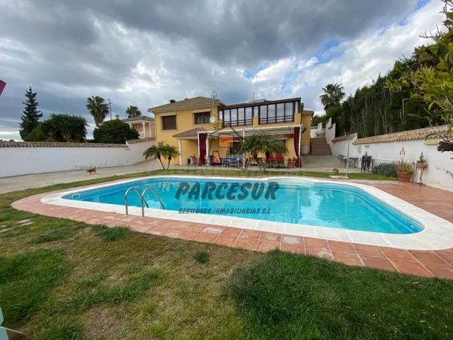 ZONA INJERTAL DE LAS CUEVAS- Parcela con gran casa y piscina