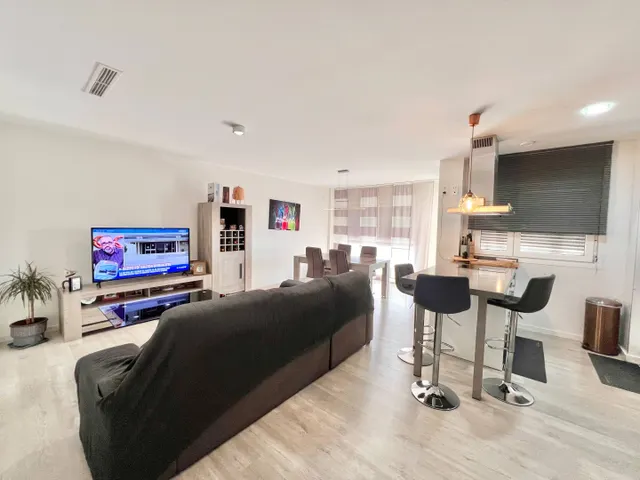 FANTASTICA VIVIENDA CERCA DEL TRAM — 5
