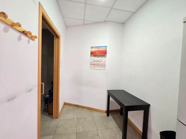 Amplio local de 176 m2 en zona comercial por excelencia situado en Av. Francesc Macià — 15