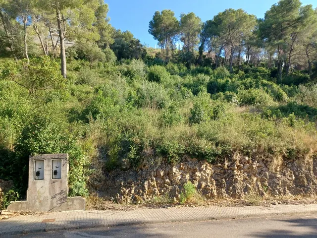 Terreno urbano edificable en venta de 1.587 m2 en CASTELLET I LA GORNAL — 2