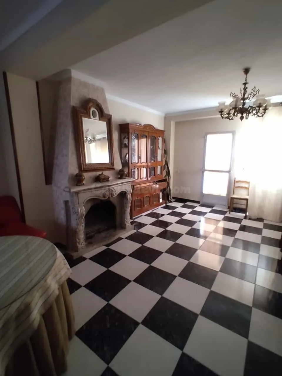 GRAN CASA CON AMPLIA COCHERA Y PATIO