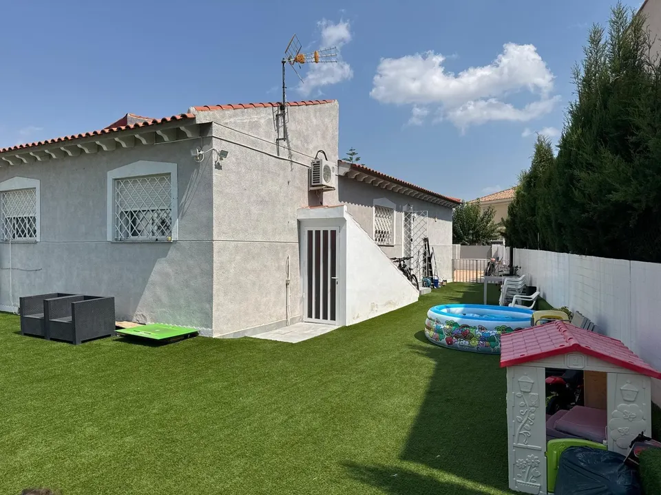 Chalet pareado en la alcaina | 4 dormitorios, jardín, garaje y sótano acondicionado