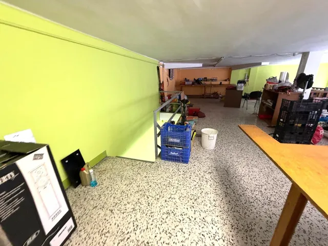 Amplio Local Comercial en el Centro de Santa Coloma de Gramanet por €290,000 — 10
