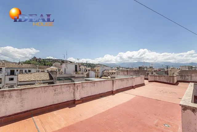Magnífico piso con plaza de garaje junto a Catedral. — 24