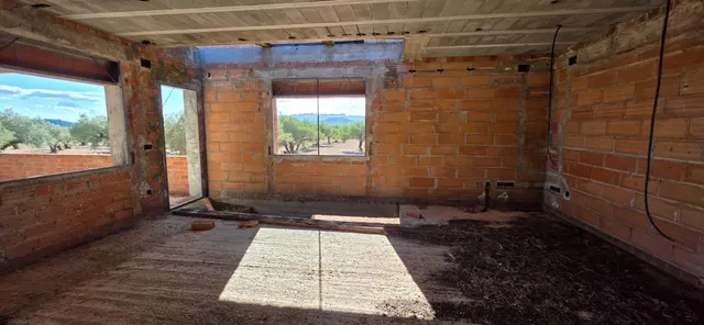 Finca rústica de 14.741 m2 con casa de campo por terminar, en un entorno tranquilo a 5 km del mar — 9
