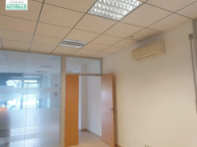 LOCAL COMERCIAL EN PLAZA CATALUNYA DE OLIVELLA — 7