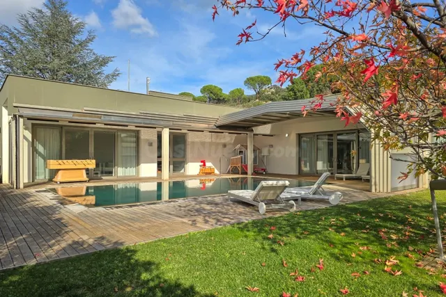 Exclusiva vivienda de alto standing en La Jonquera. — 3