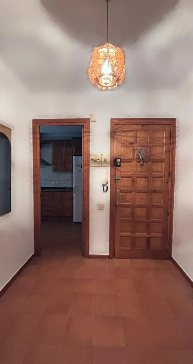 Piso de 4 habitaciones con garaje privado, dos balcones y vistas despejadas en el centro de Deltebre — 8