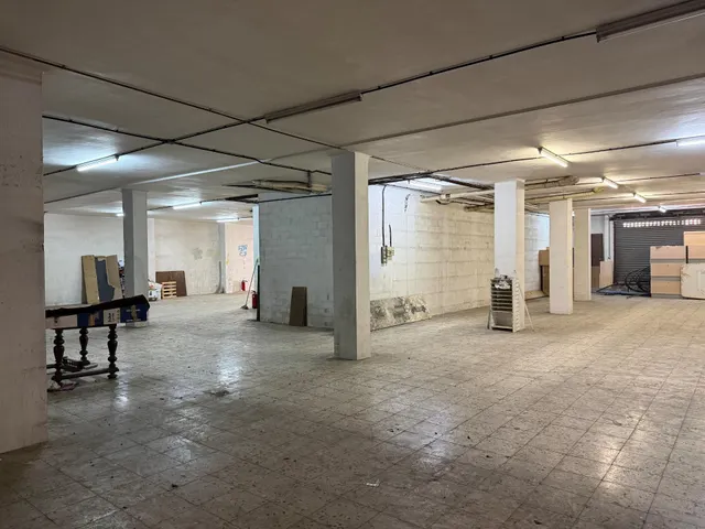 Local tipus magatzem zona Ctra. de Vic — 13