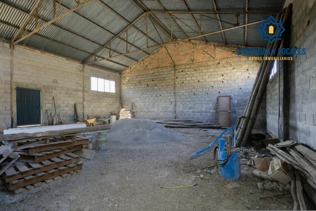 Nave industrial con amplio terreno urbano en Pulianas (Grana - foto 3