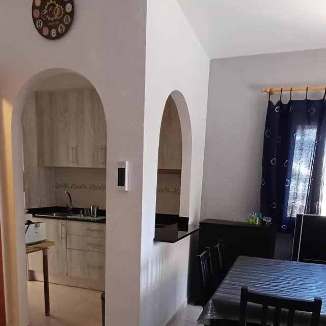 Amplia vivienda en urbanización con aparcamiento y piscina — 12