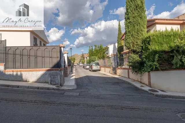 CHALET CON PISCINA Y JARDÍN A SOLO 10 MINUTOS DE GRANADA — 5