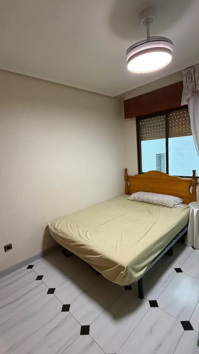 Apartamento con terraza, Alicante, Torrevieja, Playa de los Locos. 3 habitaciones, 116 m2, 30 metros del mar — 8