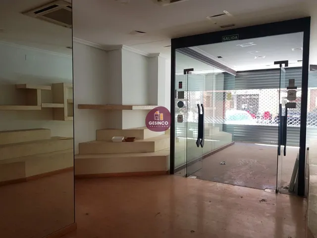 LOCAL COMERCIAL CON GRANDES ESCAPARATES EN ALQUILER — 5