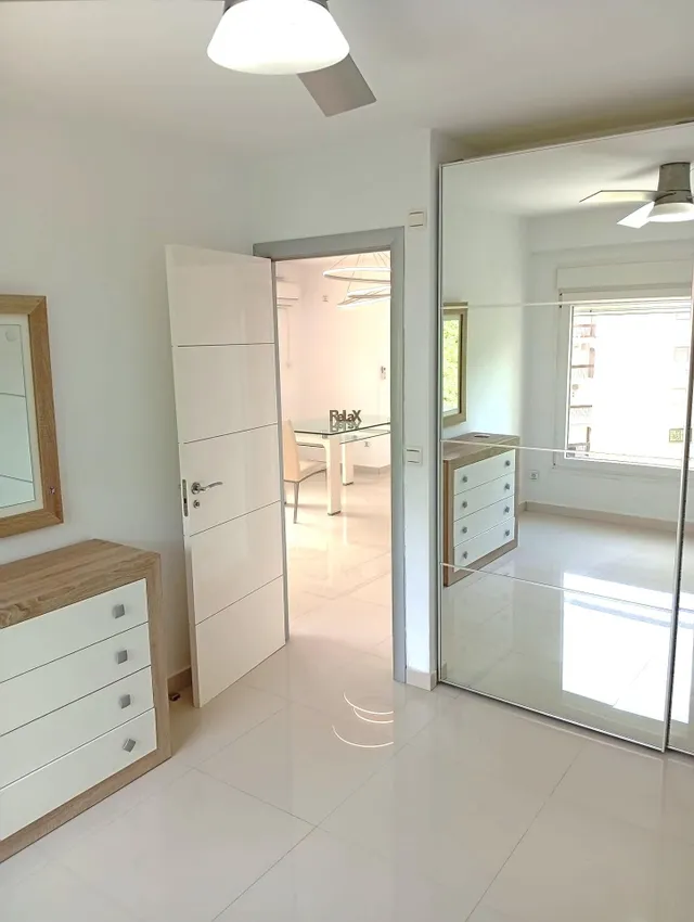 Amplio y luminoso piso de 3 dormitorio con impresionantes vistas al mar en la Carihuela, Torremolinos — 20