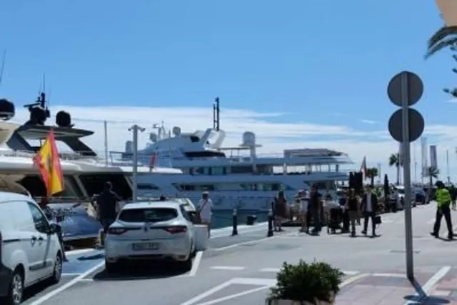 Lujoso apartamento en planta baja en Puerto Banús, Marbella — 24