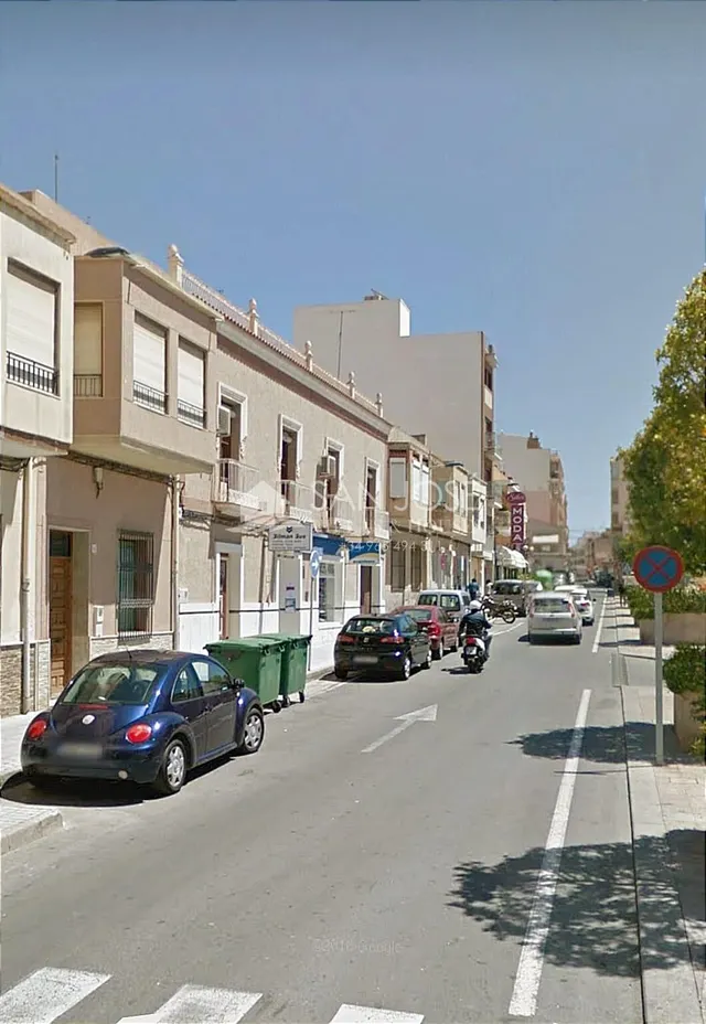 VENTA DE BAJO COMERCIAL CON GARAJE PRIVADO Y PRIMERA PLANTA EN EL CENTRO DE SANTA POLA — 5