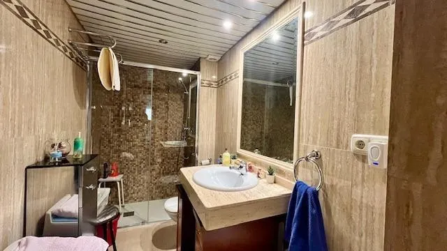Piso reformado en  Huerta la Reina. CUATRO DORMITORIOS. DOS BAÑOS. — 17