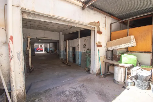 Local comercial de 333 m2 con gran patio de 200 m2 en calle Haití — 4