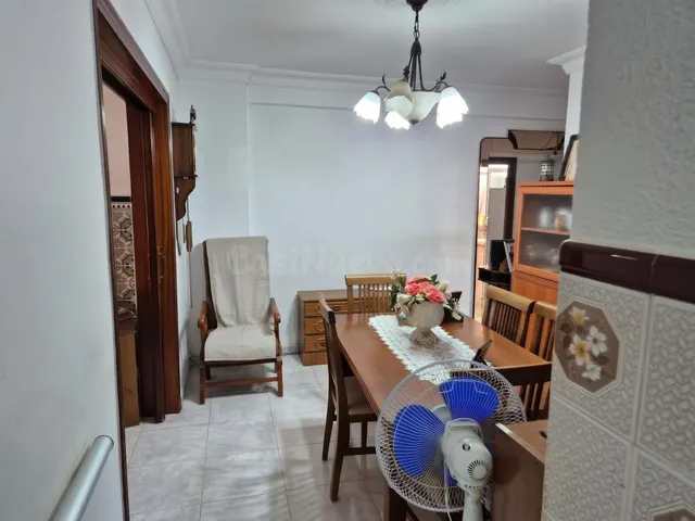 Bajo de 90 m2 con 4 dormitorios, patio y cuartillo en zona t - foto 2