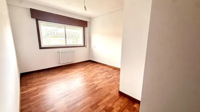 Piso de calidad en venta en el corazón de Maceda con Garaje. 140 m2 útiles. Entrar a vivir. — 28