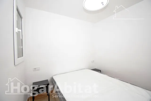 Acogedor, reformado y exterior, con balcón y ascensor, todo amueblado y cerca del ayuntamiento — 12