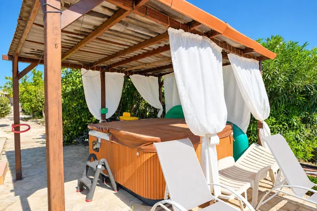 Descubre esta impresionante villa reformada ubicada cerca de Calpe, a pocos minutos andando del centro y las playas — 13