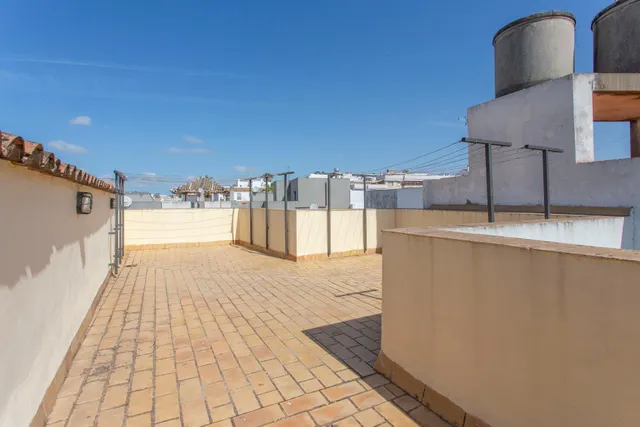 SE VENDE PISO EN ZONA CENTRO — 31